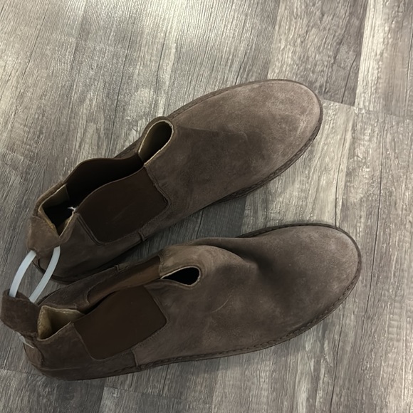 Men’s brown suede booties. - Picture 4 of 6